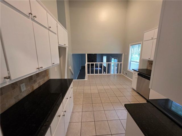 5085 Rock Glen Dr, Stone Mountain, GA 30088