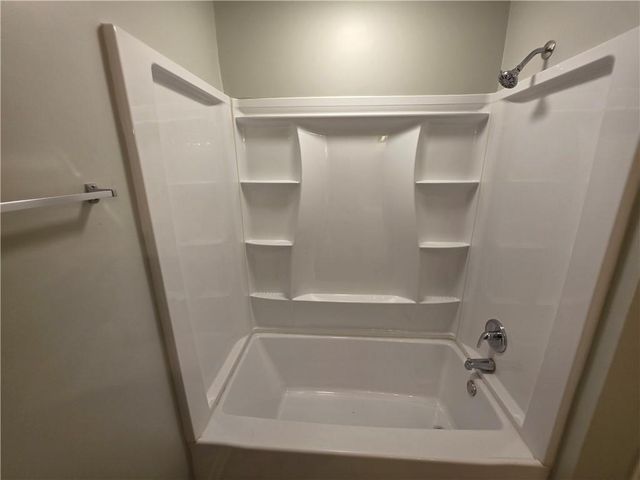 5085 Rock Glen Dr, Stone Mountain, GA 30088