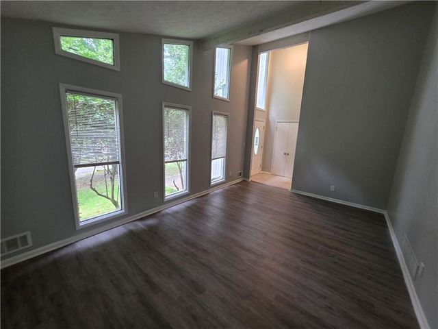 5085 Rock Glen Dr, Stone Mountain, GA 30088