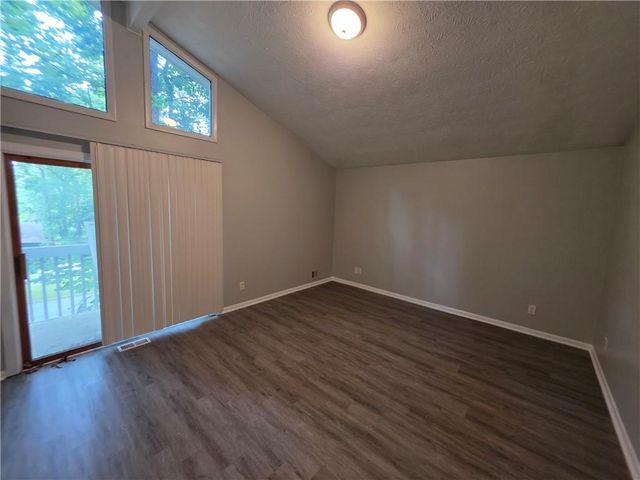 5085 Rock Glen Dr, Stone Mountain, GA 30088