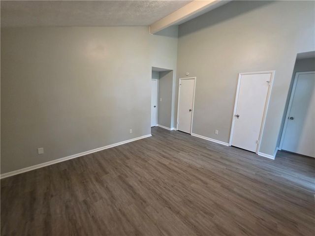 5085 Rock Glen Dr, Stone Mountain, GA 30088
