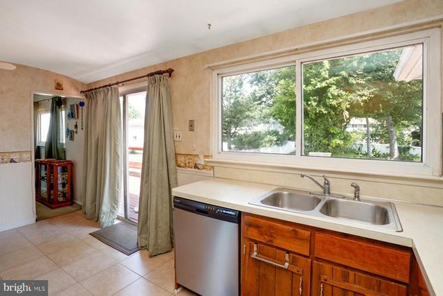204 MILDRED CT, Mount Laurel, NJ 08054