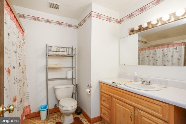 204 MILDRED CT, Mount Laurel, NJ 08054
