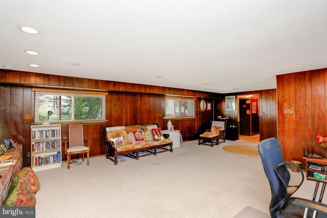 204 MILDRED CT, Mount Laurel, NJ 08054
