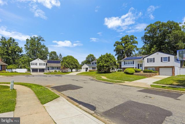 204 MILDRED CT, Mount Laurel, NJ 08054