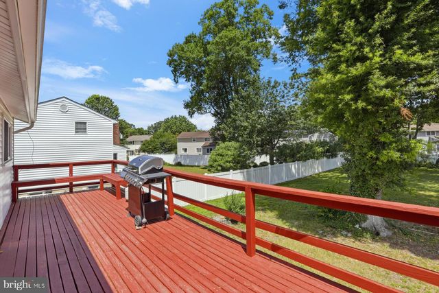 204 MILDRED CT, Mount Laurel, NJ 08054