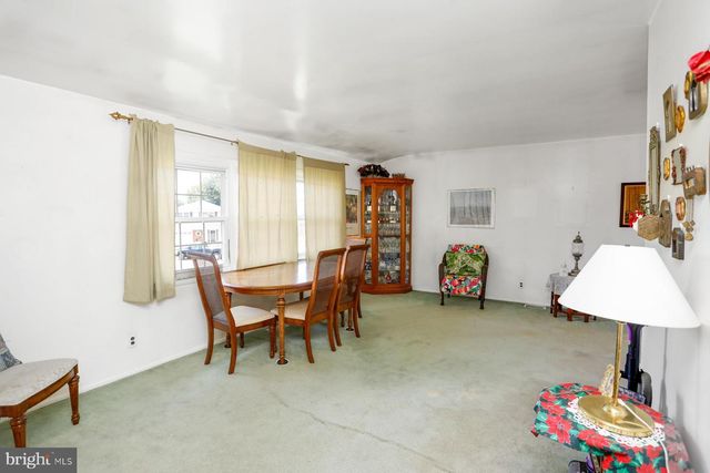 204 MILDRED CT, Mount Laurel, NJ 08054