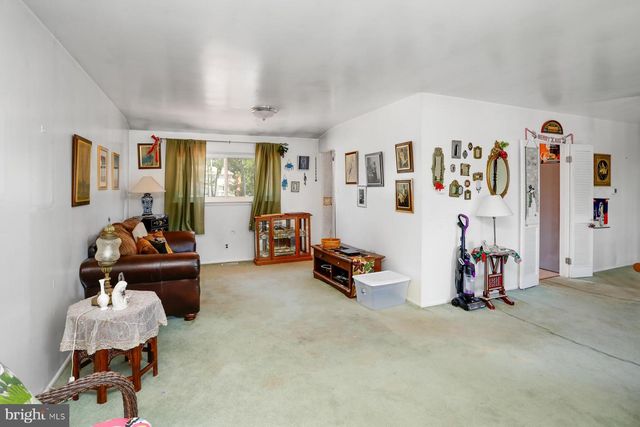 204 MILDRED CT, Mount Laurel, NJ 08054
