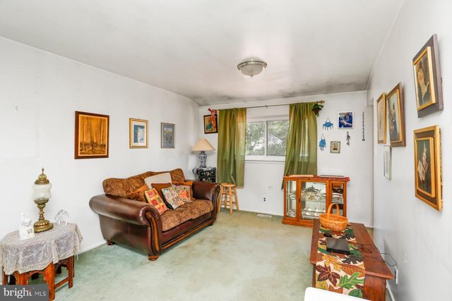 204 MILDRED CT, Mount Laurel, NJ 08054