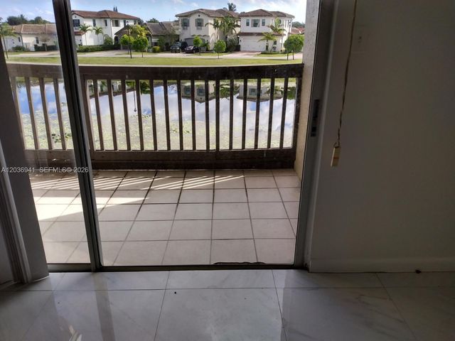805 SW 113th Way 805, Pembroke Pines, FL 33025