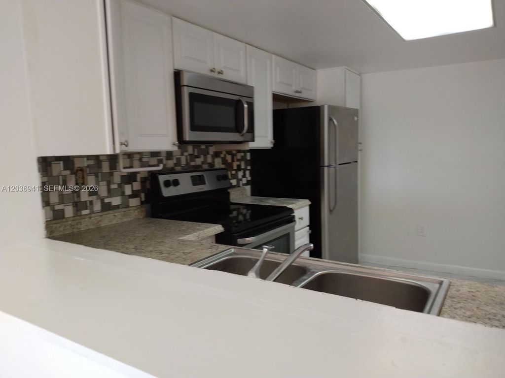805 SW 113th Way 805, Pembroke Pines, FL 33025