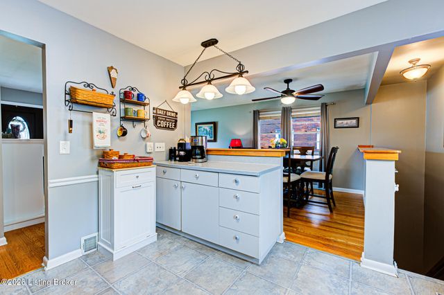 3827 Chatham Rd, Louisville, KY 40218