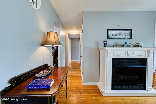 3827 Chatham Rd, Louisville, KY 40218