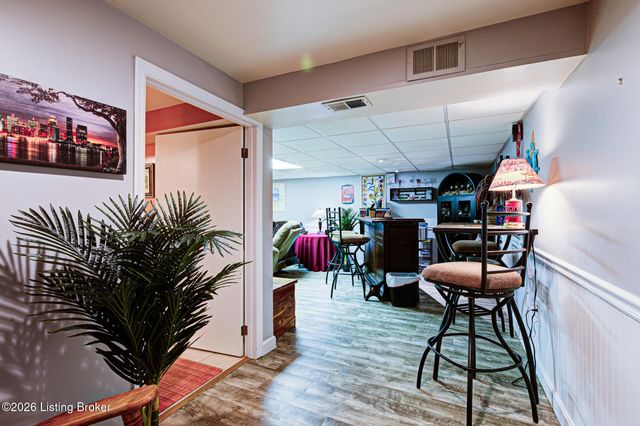 3827 Chatham Rd, Louisville, KY 40218