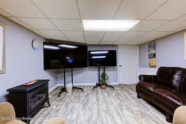 3827 Chatham Rd, Louisville, KY 40218