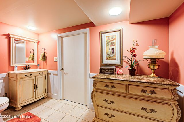 3827 Chatham Rd, Louisville, KY 40218