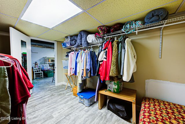 3827 Chatham Rd, Louisville, KY 40218