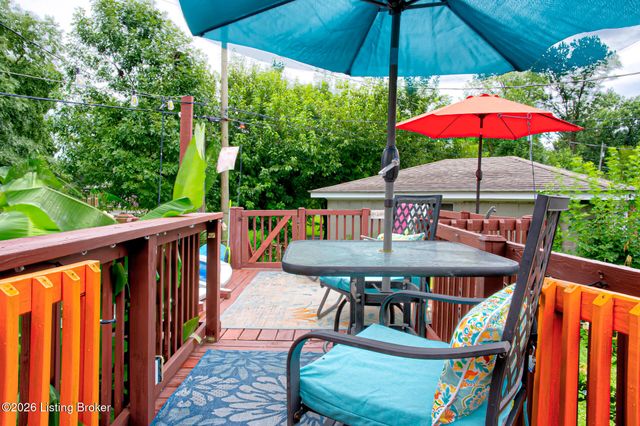 3827 Chatham Rd, Louisville, KY 40218
