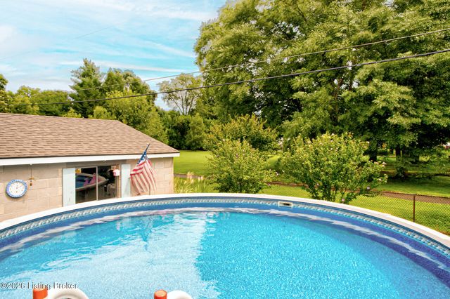 3827 Chatham Rd, Louisville, KY 40218
