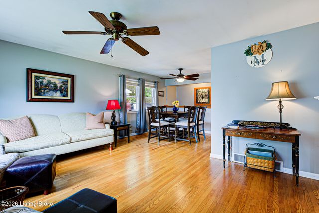 3827 Chatham Rd, Louisville, KY 40218