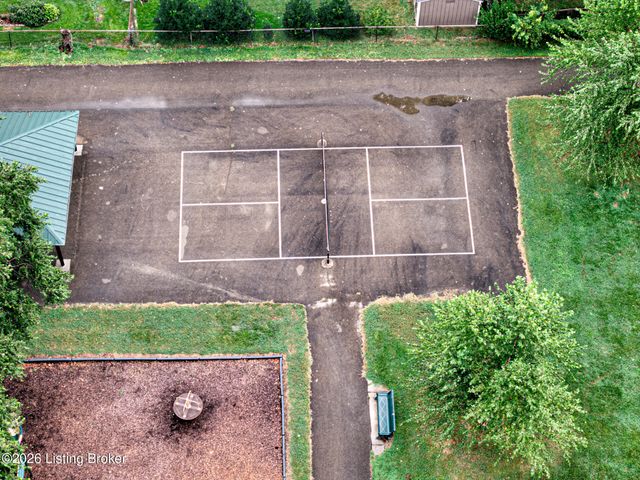 3827 Chatham Rd, Louisville, KY 40218