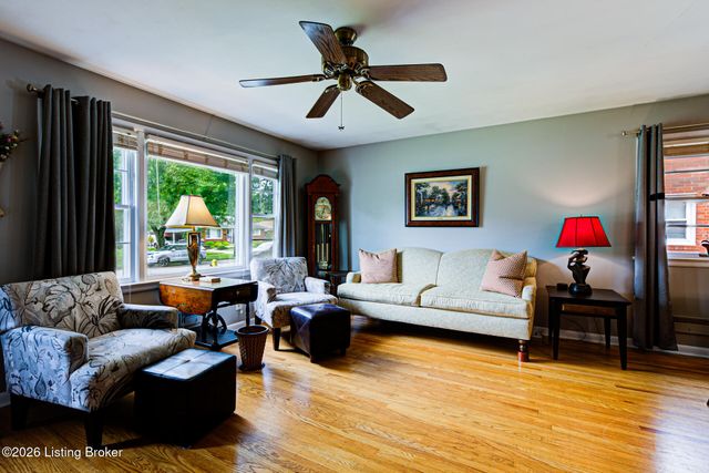 3827 Chatham Rd, Louisville, KY 40218