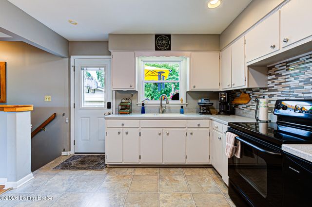 3827 Chatham Rd, Louisville, KY 40218