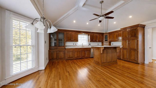 154 Shady Oak Ct, Mt Washington, KY 40047