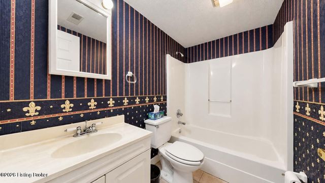 154 Shady Oak Ct, Mt Washington, KY 40047