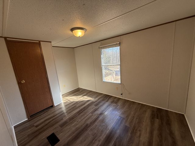 205 Lewis Cir, Dover, TN 37058