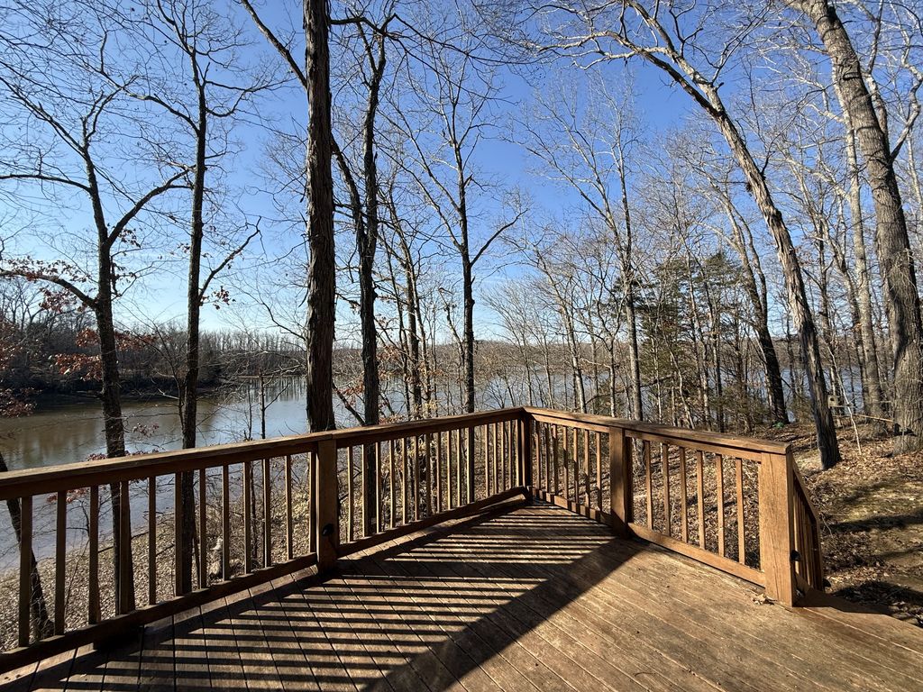 205 Lewis Cir, Dover, TN 37058