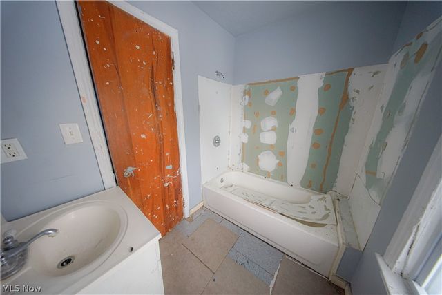 14609 Shaw Avenue, East Cleveland, OH 44112