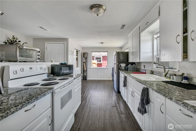 7048 S Oakes Street, Tacoma, WA 98409