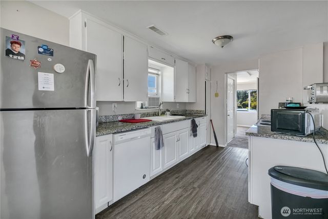 7048 S Oakes Street, Tacoma, WA 98409