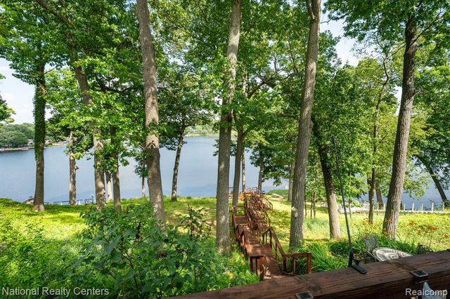 3627 Merritt Lake Drive, Metamora, MI 48455