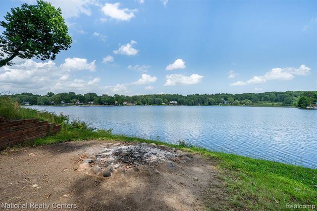 3627 Merritt Lake Drive, Metamora, MI 48455