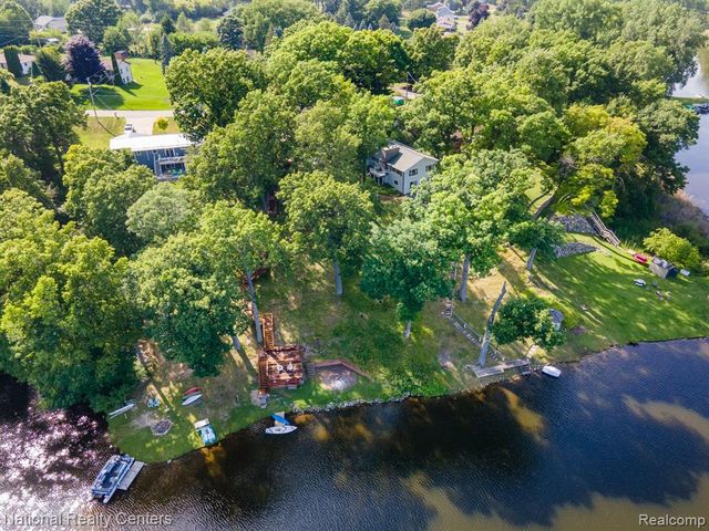 3627 Merritt Lake Drive, Metamora, MI 48455