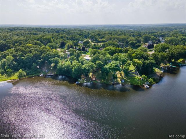 3627 Merritt Lake Drive, Metamora, MI 48455
