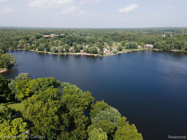 3627 Merritt Lake Drive, Metamora, MI 48455