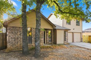 721 Timberoaks Drive, Azle, TX 76020