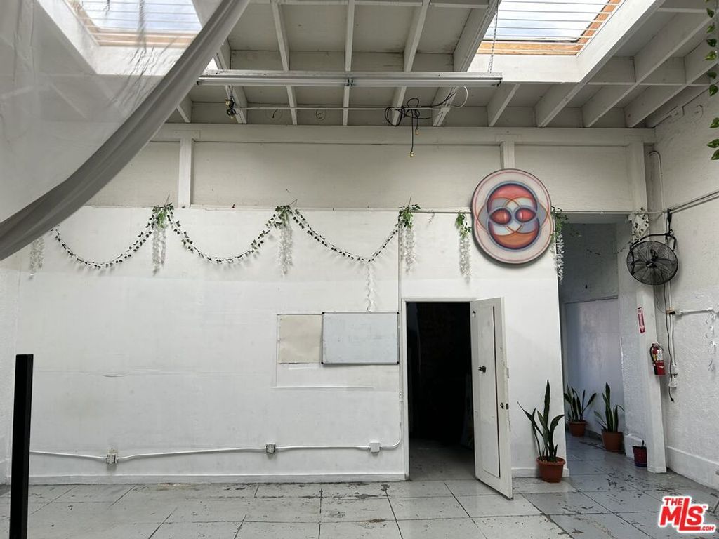 1856 W Washington Boulevard, Los Angeles, CA 90007 — photo 3