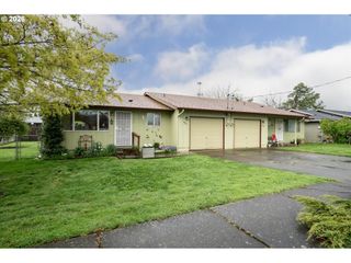 3542 E St, Springfield, OR 97478