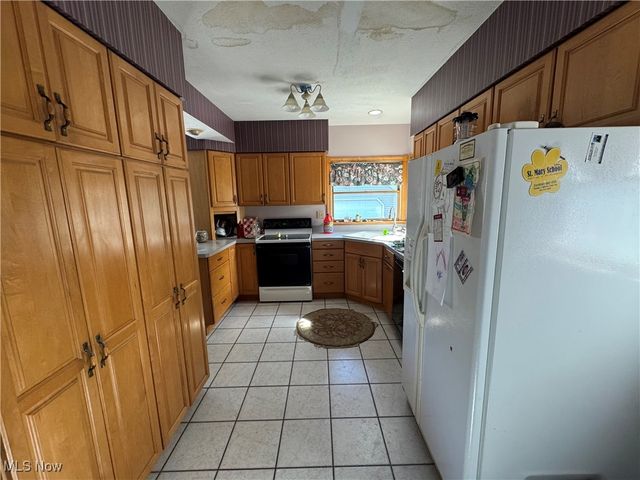 235 Harwood Street, Elyria, OH 44035