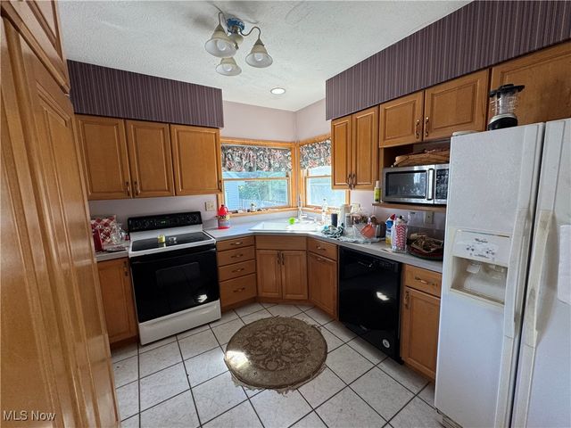 235 Harwood Street, Elyria, OH 44035