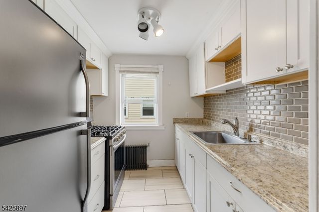 718 Thomas St, Elizabeth City, NJ 07202