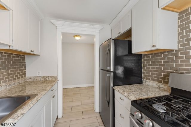 718 Thomas St, Elizabeth City, NJ 07202