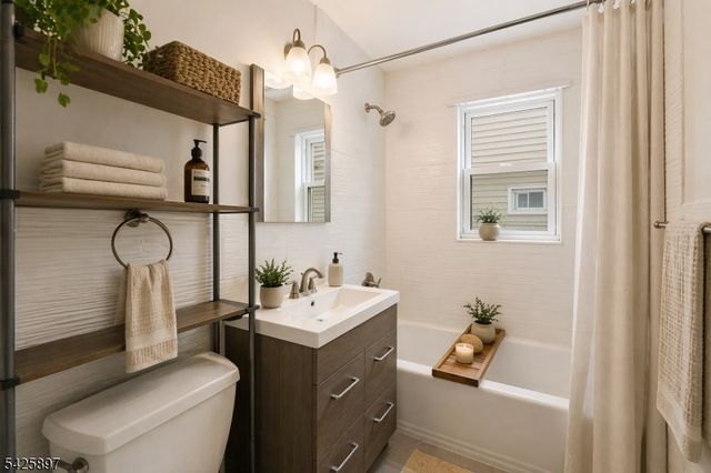 718 Thomas St, Elizabeth City, NJ 07202