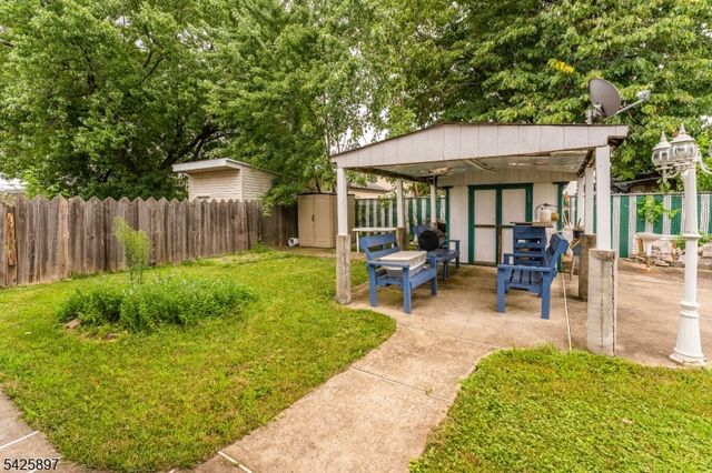 718 Thomas St, Elizabeth City, NJ 07202