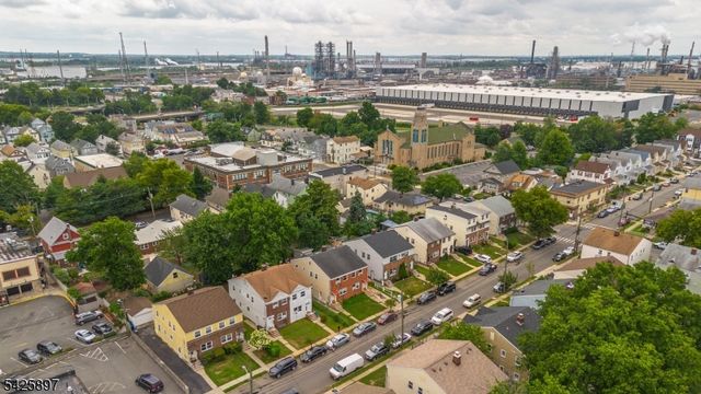 718 Thomas St, Elizabeth City, NJ 07202