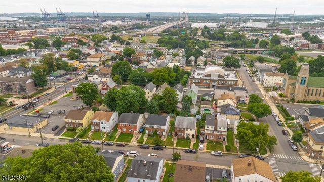 718 Thomas St, Elizabeth City, NJ 07202